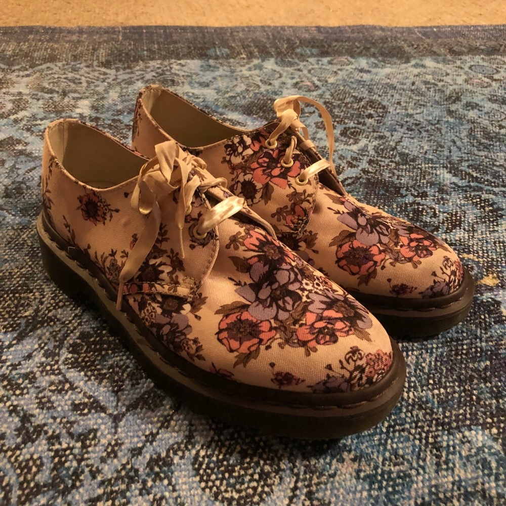 Dr. Marten floral flats